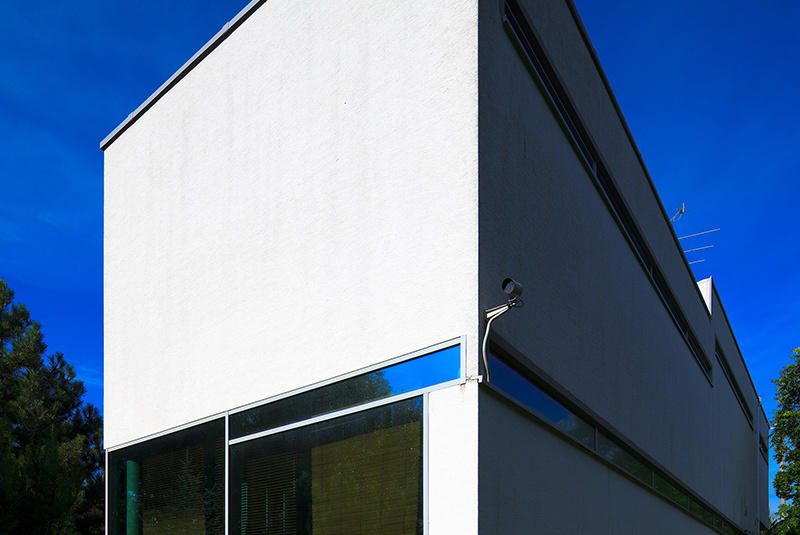 Architektúra / Rodinný dom pri potoku - foto