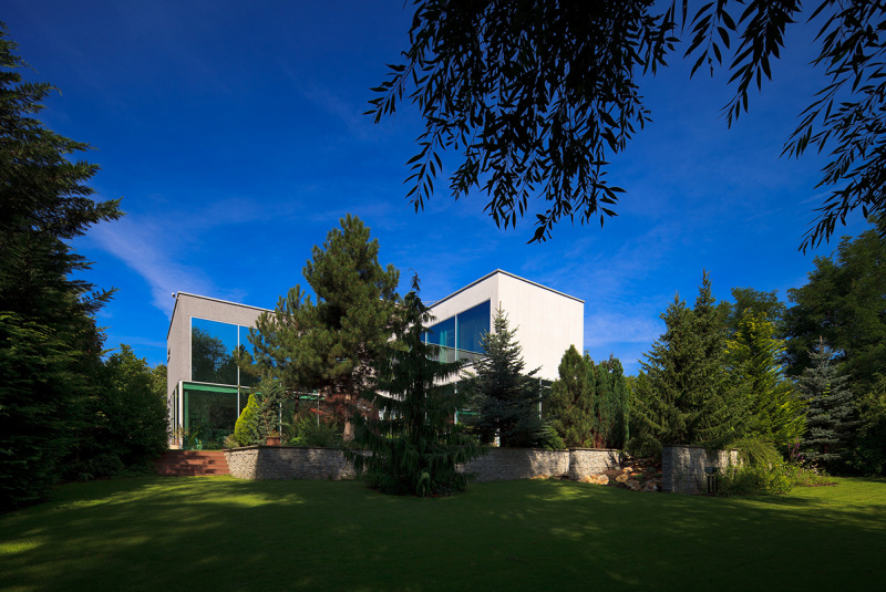 Architektúra / Rodinný dom pri potoku - foto